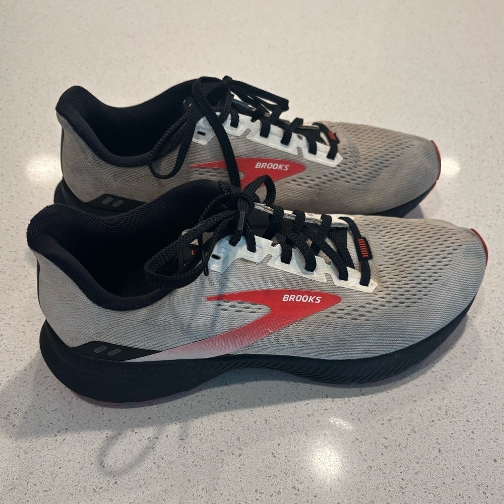 Brooks Launch 8 Running Shoe - Size 8